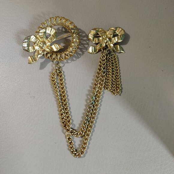 Swag Brooch Yellow Gold Tone Bow Chain Pin Set Ornate Tassel Dangle Detailing - Picture 12 of 14